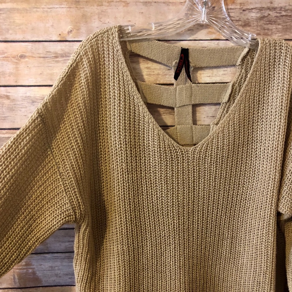 ❌🚫SOLD❌🚫Cream-Tan Colored Light Weight Sweater - Picture 7 of 8